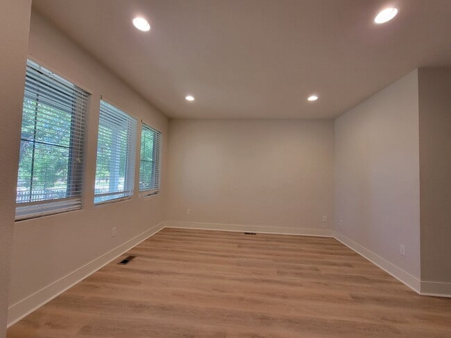 Building Photo - Beautiful 4B/3.5B near Old Town Lafayette....