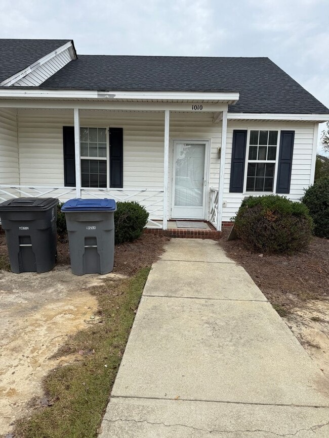 Building Photo - 1010 Deerchase Dr