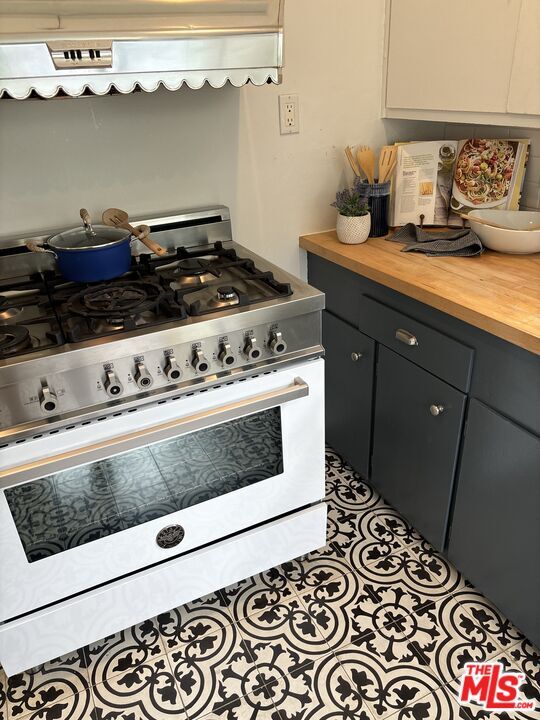 Building Photo - 520 Altair Pl