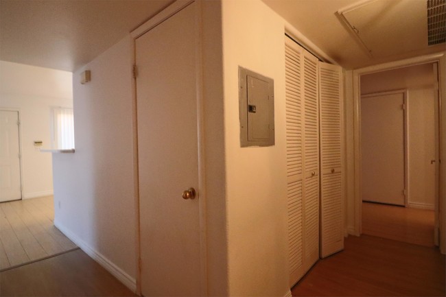 Building Photo - 5206 Mandalay Springs Dr
