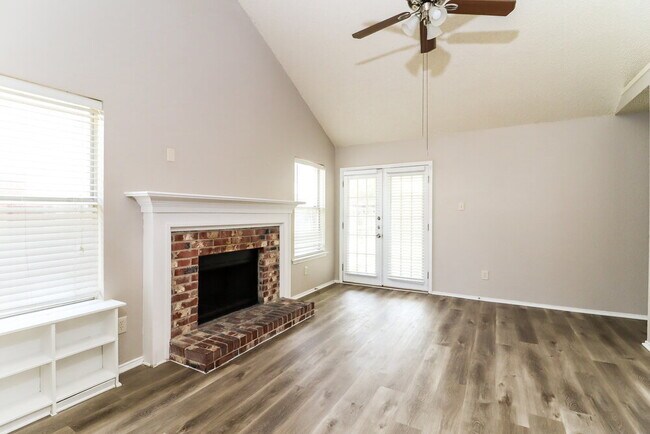 Building Photo - 8409 Tallahassee Ln