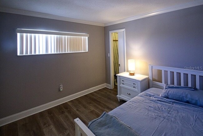 Building Photo - 4575 Cove Cir