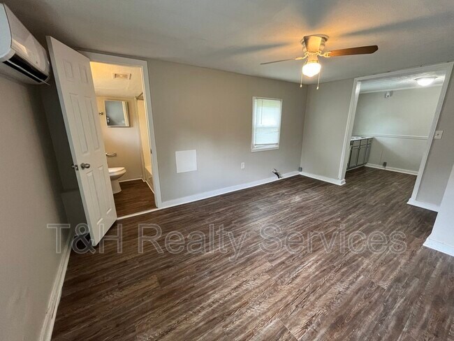 Foto del edificio - 1730 N Graham Ave