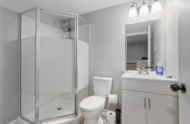 Building Photo - 136 Brooks Rd