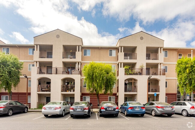 Building Photo - Summercrest Villas