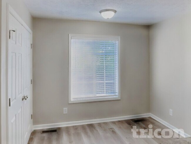 Foto del edificio - 989 Chesire Way