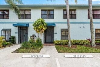 Building Photo - 9112 SW 21st Ct