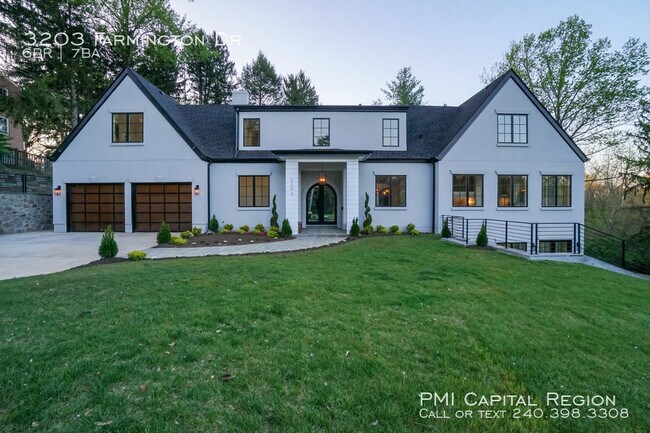 Building Photo - Stunning Custom Residence on Expansive Lot