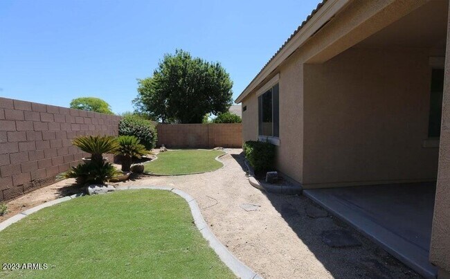 Foto del edificio - 3462 E Powell Way