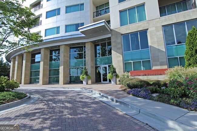 Foto del edificio - 4561 Olde Perimeter Way