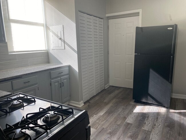 Building Photo - 7614 S Maryland Ave