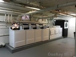 Foto del edificio - 100 Division Ave