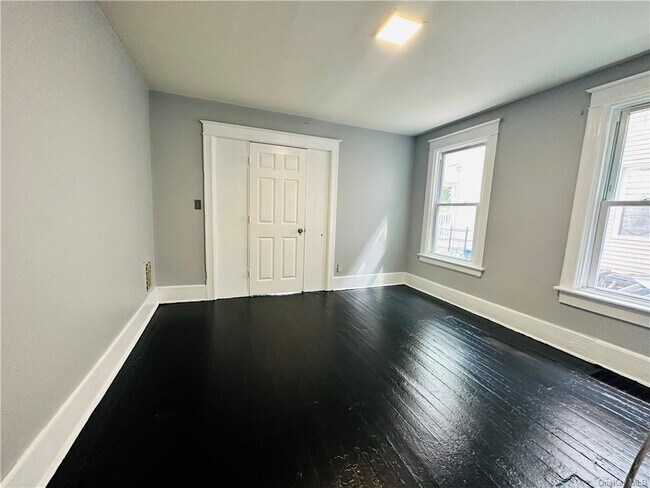 Building Photo - 203 Winnikee Ave