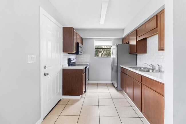 Foto del edificio - 638 W 8th St