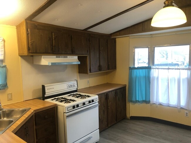 Kitchen - 310 W Johnson St