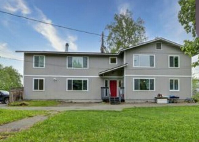 Foto del edificio - 3404 Thompson Ave