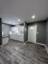 Building Photo - 153 Vine St