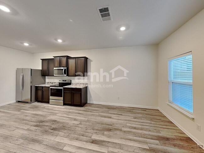 Building Photo - 1102 Treeta Trail