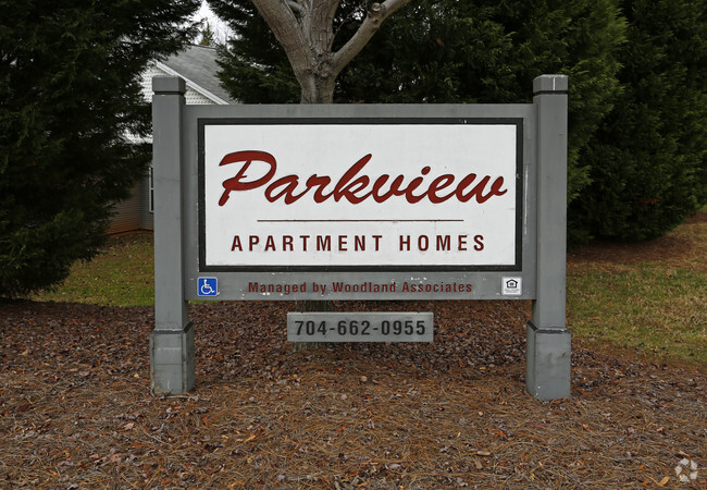 Foto del edificio - Parkview Apartment Homes