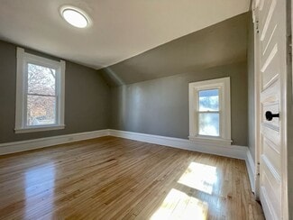 Building Photo - 3014 N Girard Ave