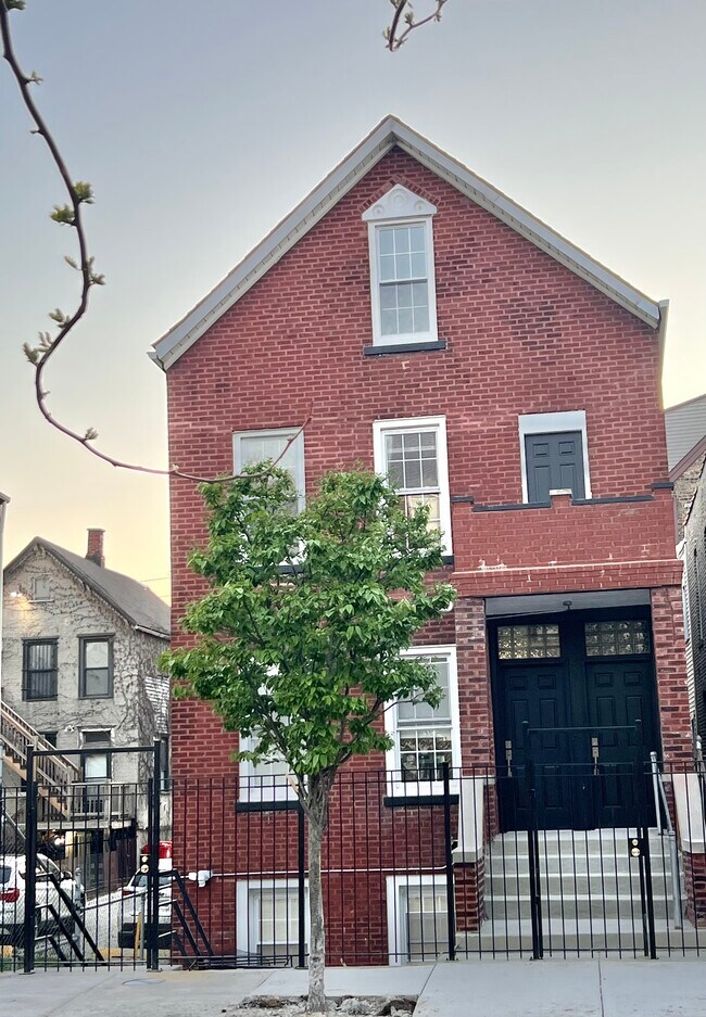 Building Photo - 1330 N Bosworth Ave