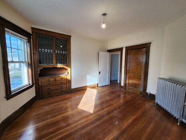 Foto del edificio - 933 E Broadway