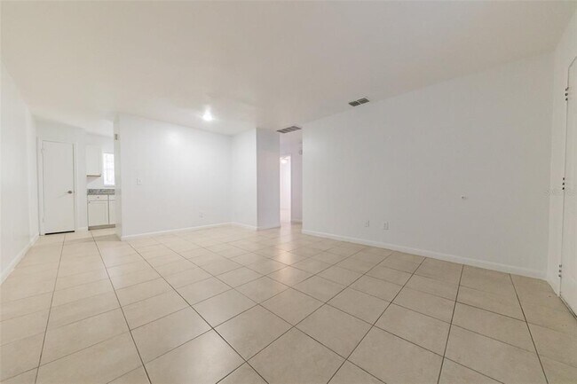 Foto del edificio - 2218 Leo Dr