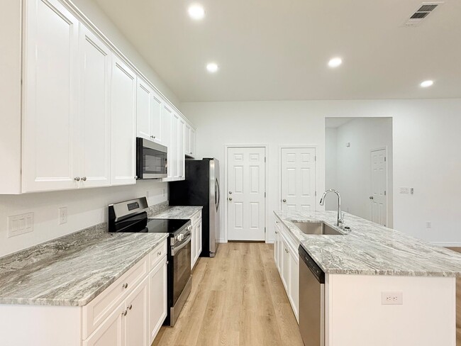 Foto del edificio - Spacious 4-Bedroom Home - New Construction