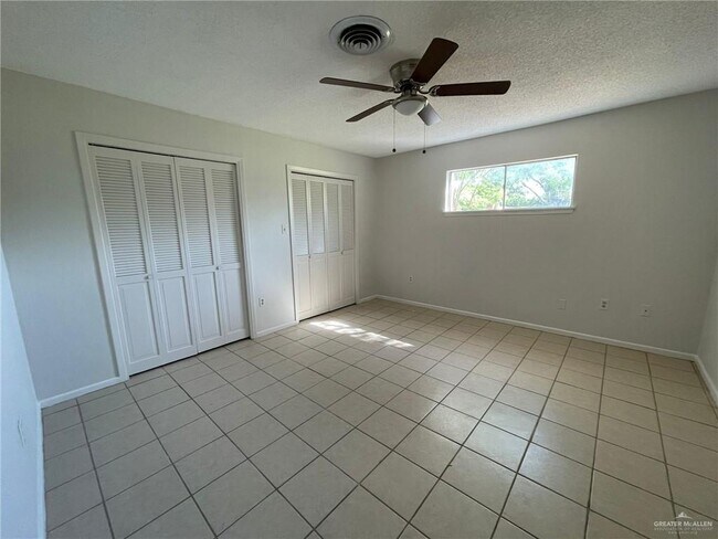 Foto del edificio - 806 V-W Ave