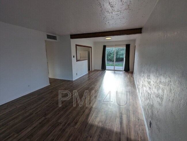 Building Photo - 2812 Los Arboles Ct NE