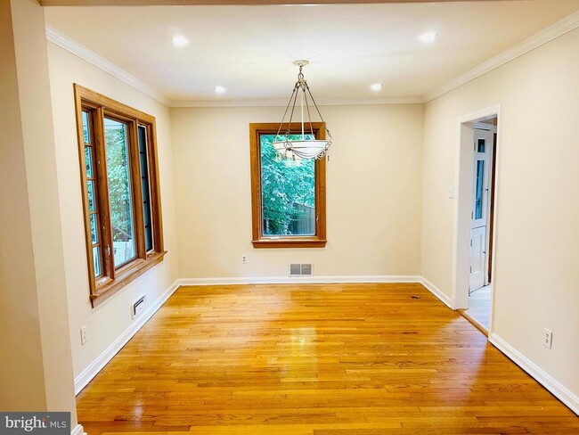 Building Photo - 7509 Tarrytown Rd