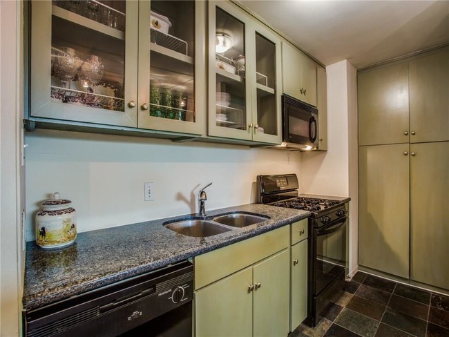 Building Photo - 3883 Turtle Creek Blvd