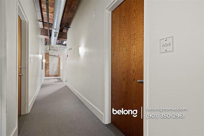 Building Photo - 420 S Front St