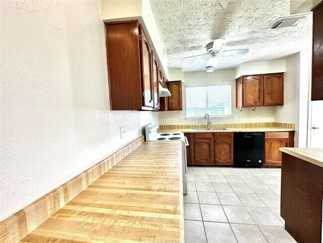 Building Photo - 16315 Dew Drop Ln