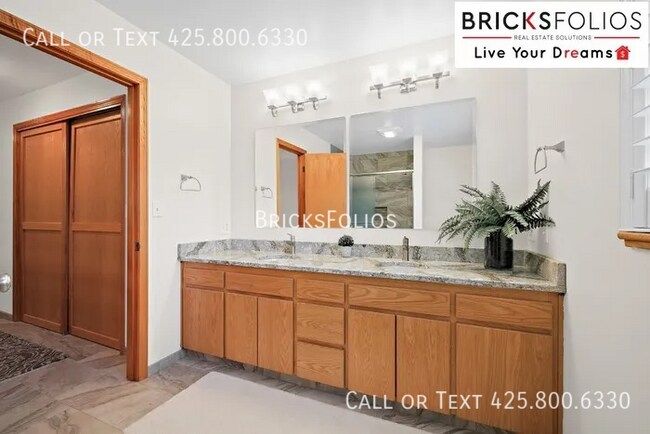 Building Photo - Welcome to Your New Tukwila Haven – Open C...