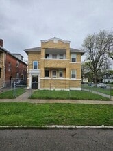 Building Photo - 2417 W Grand St