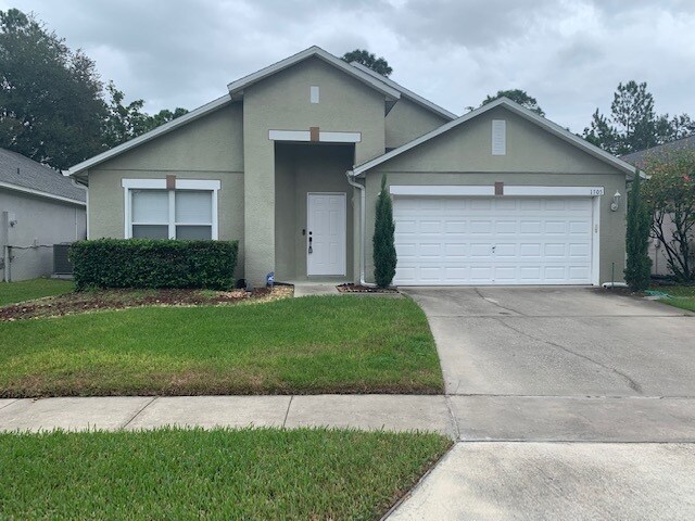 front - 1705 Palmetto Pine Ln