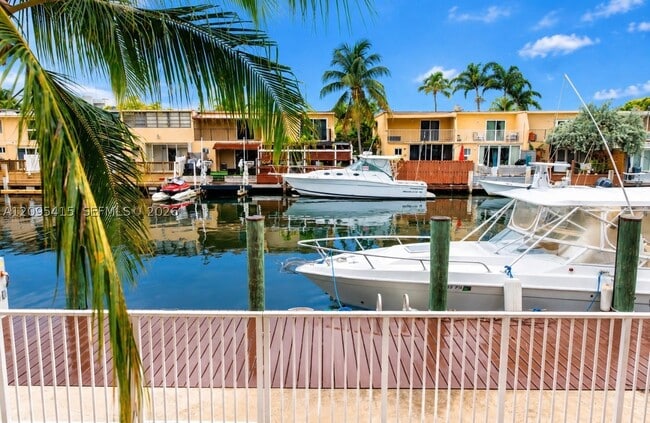 Foto del edificio - 3870 NE 168th St