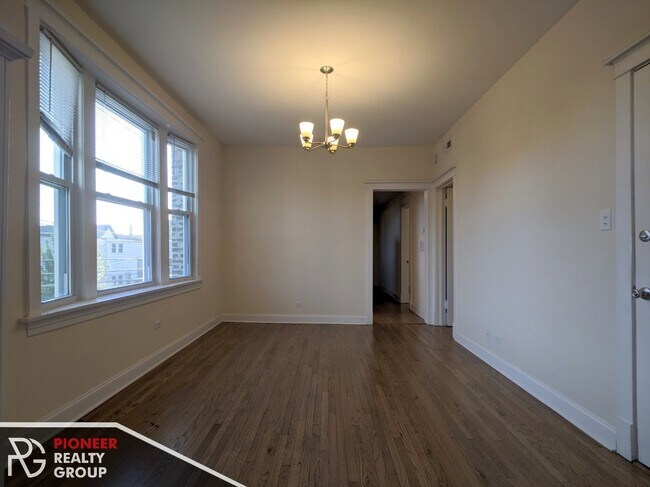 Foto del edificio - 2816 N Troy St