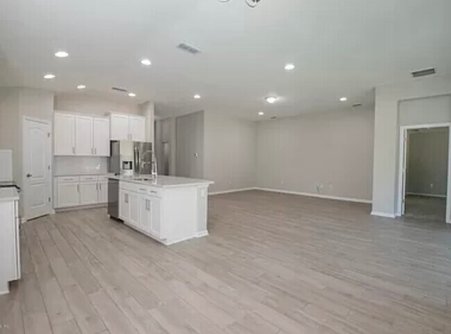 Building Photo - 15823 Whitebark Dr