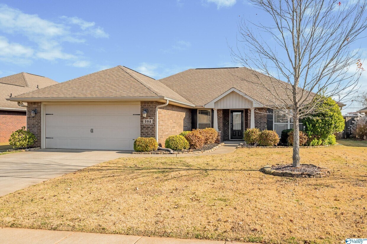 Primary Photo - 104 Grantham Cir