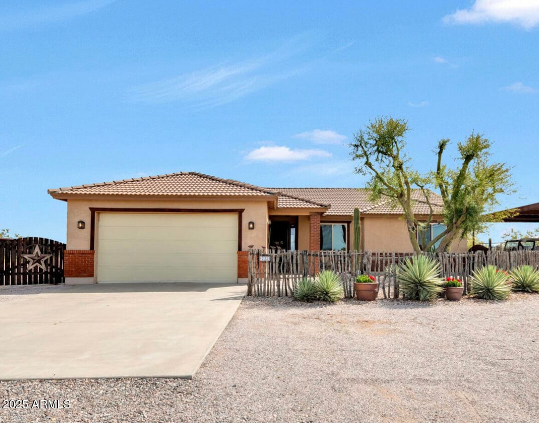 Primary Photo - 12329 N Curtis Ln