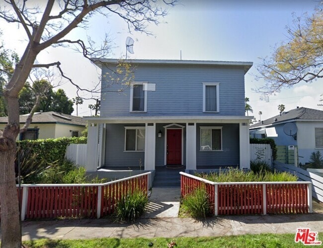 Building Photo - 651 Angelus Pl