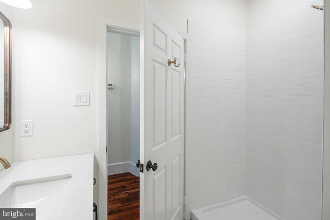 Building Photo - 808 Corinthian Ave