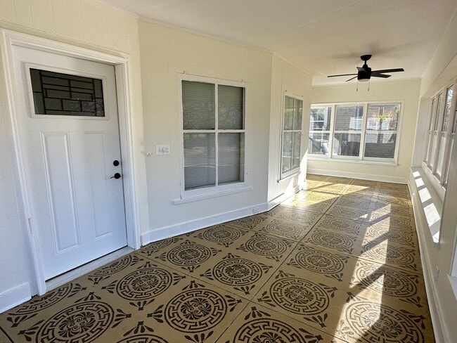 Building Photo - Large Remodeled Modish Home