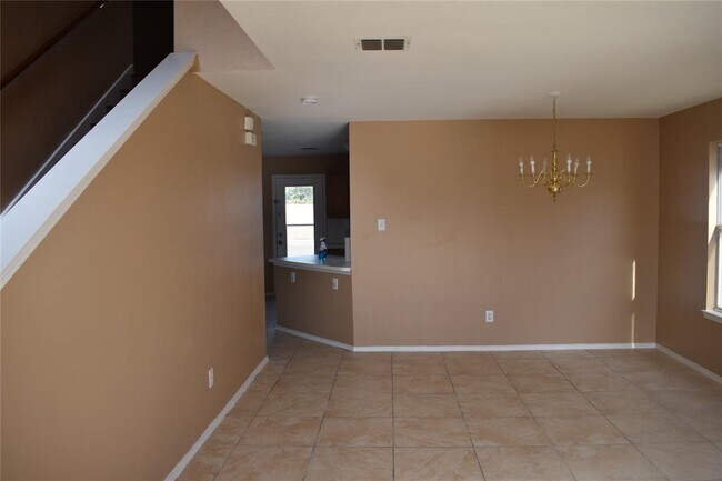 Building Photo - 2828 N Hampton Dr