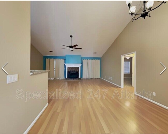 Building Photo - 2422 Oak Creek Ct