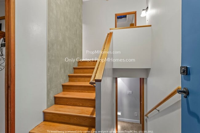 Building Photo - Portland Living at its Finest: Mid-Century...
