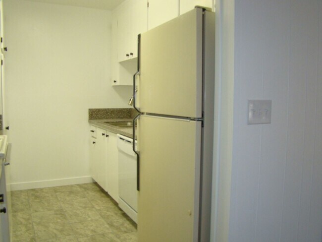 Foto del edificio - Townhouse 3 bedroom 2.5 bath, 2 car garage, new paint, new floors