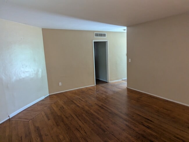 Building Photo - 2208 Holden Way